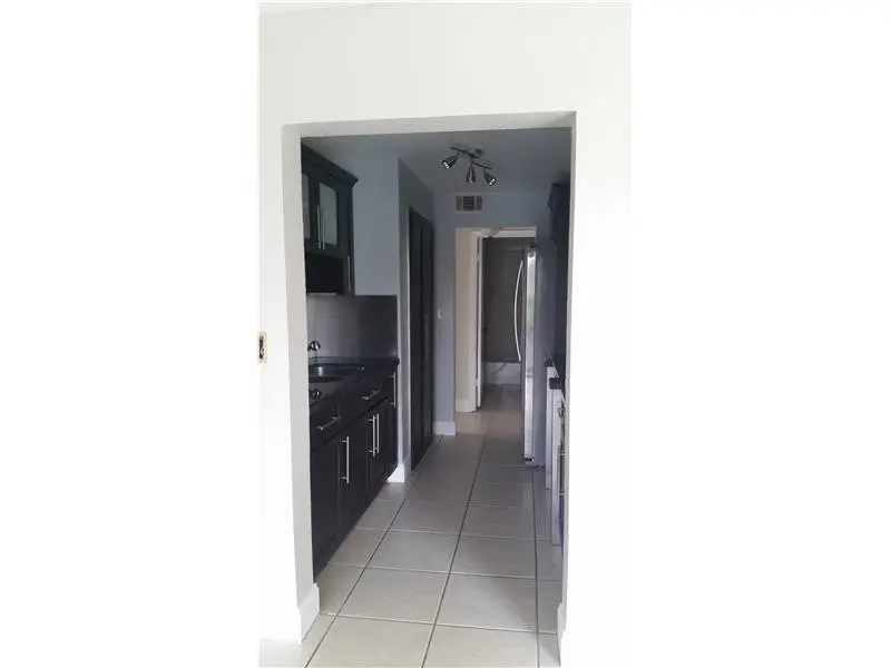 Photo 4 at 3730 Inverrary Drive 2X, Lauderhill