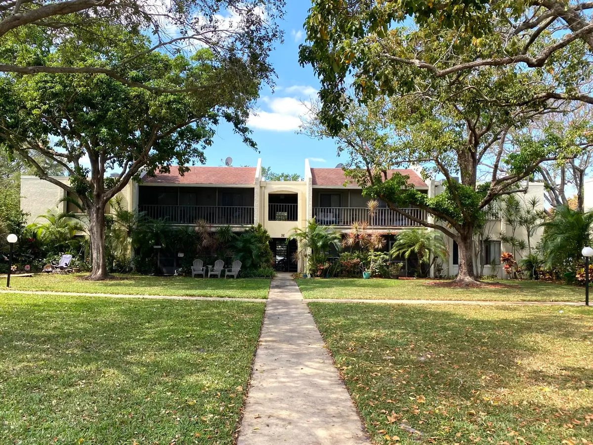 Front of H building at 150 Pineview Road H8, Jupiter