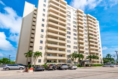 900 NE 18th Avenue 802, Fort Lauderdale – Condominium for sale