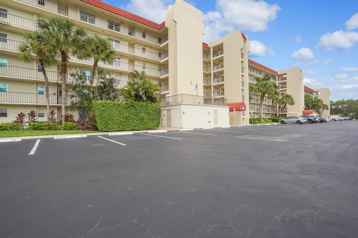 Front at 3959 VIA POINCIANA 503, Lake Worth
