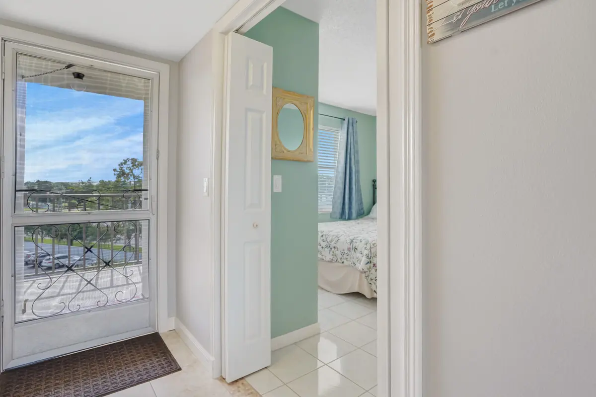 04_Image_4_mls at 3959 VIA POINCIANA 503, Lake Worth
