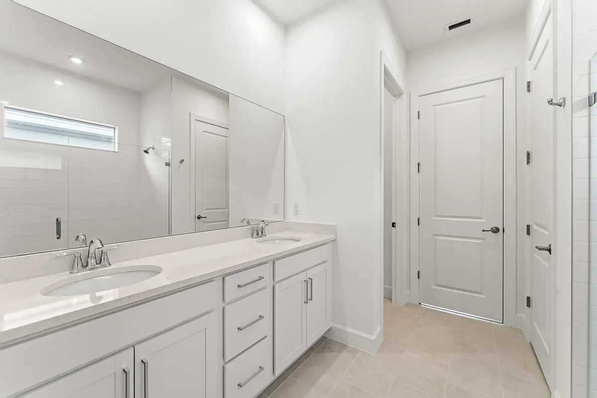 US_SEF_CAMEO_LOT 63_OWNERS BATH at 14142 SW ARTESIA Drive, Port St. Lucie