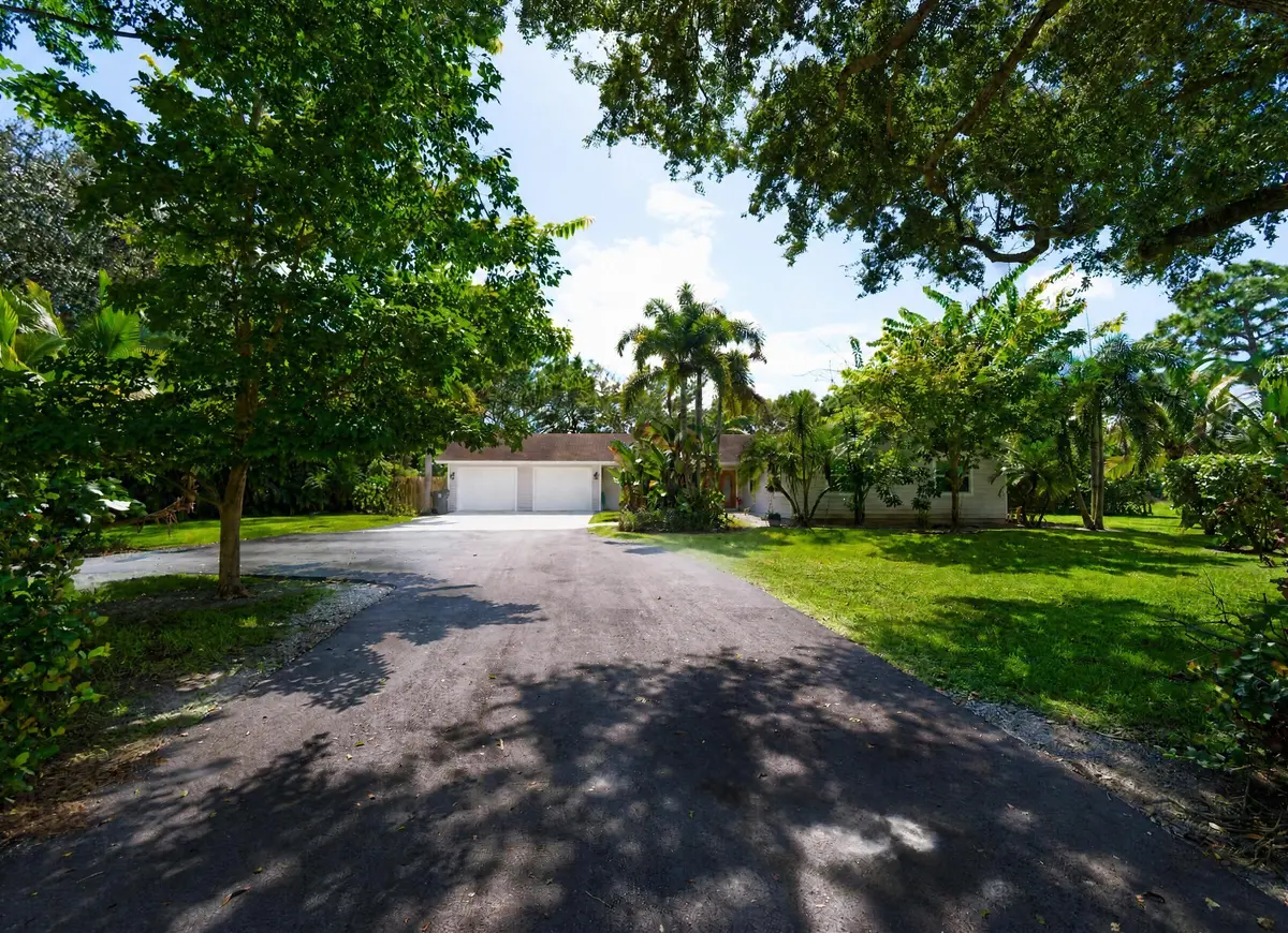 Front approach at 6922 150th Place, Palm Beach Gardens