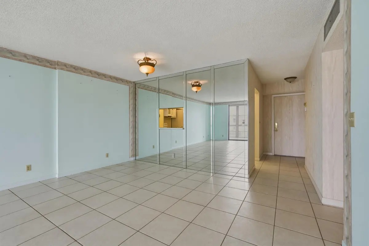 DSC06513 at 205 SE 11th Terrace, Dania Beach