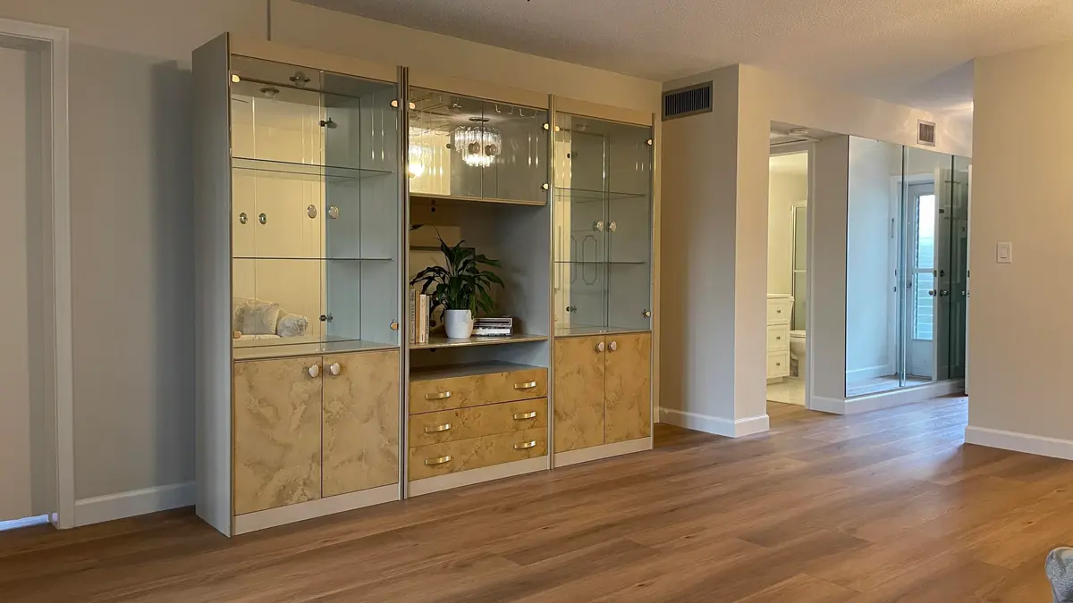 LARGE LIVING at 2856 Garden Drive 102, Lake Worth Beach