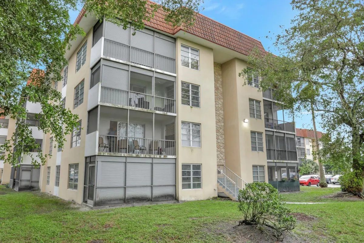 Photo 2 at 4168 INVERRARY Drive 102, Lauderhill