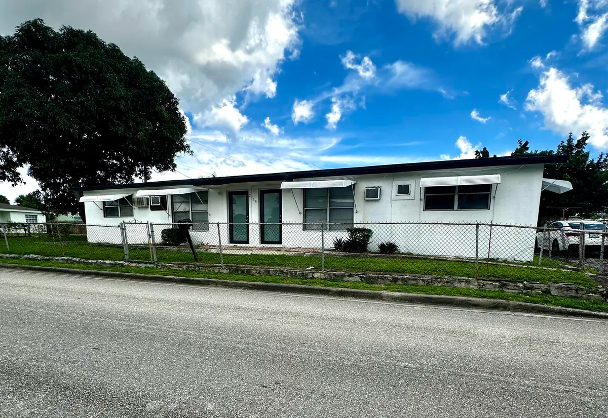 IMG_7805 at 3116 RJ HENDLEY Avenue, Riviera Beach