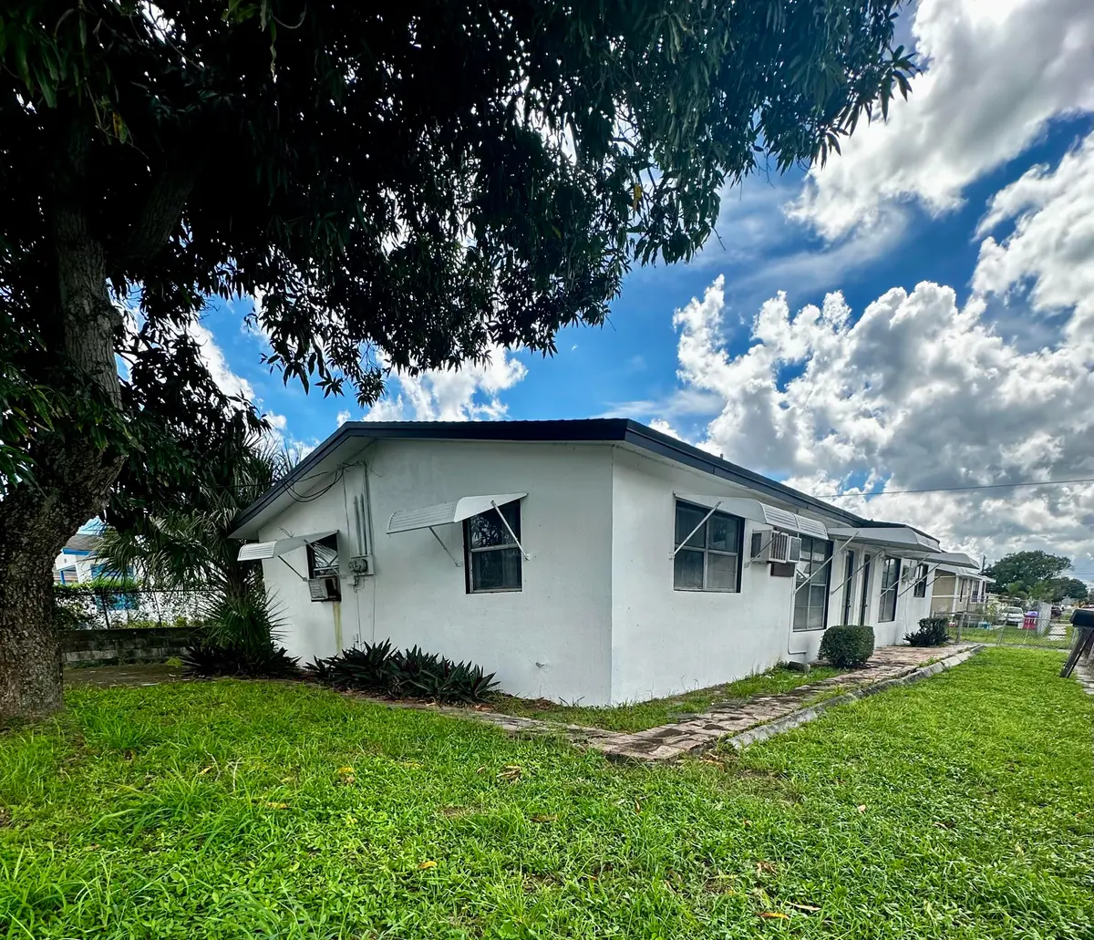 IMG_7799 at 3116 RJ HENDLEY Avenue, Riviera Beach
