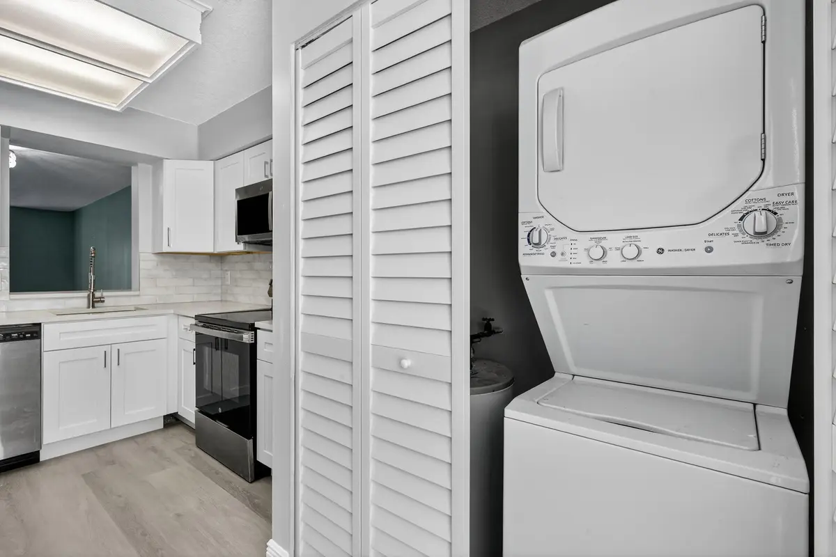 washer dryer at 14527 BONAIRE Boulevard 309, Delray Beach