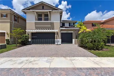 11989 NW 83RD Place, Parkland – Single Family Residence for rent