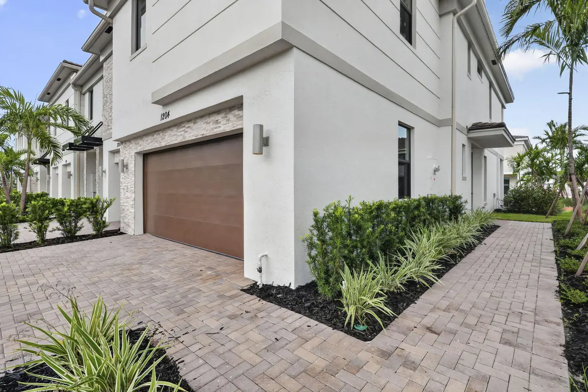 3-web-or-mls-BS1A2200 at 1204 National Street, Wellington