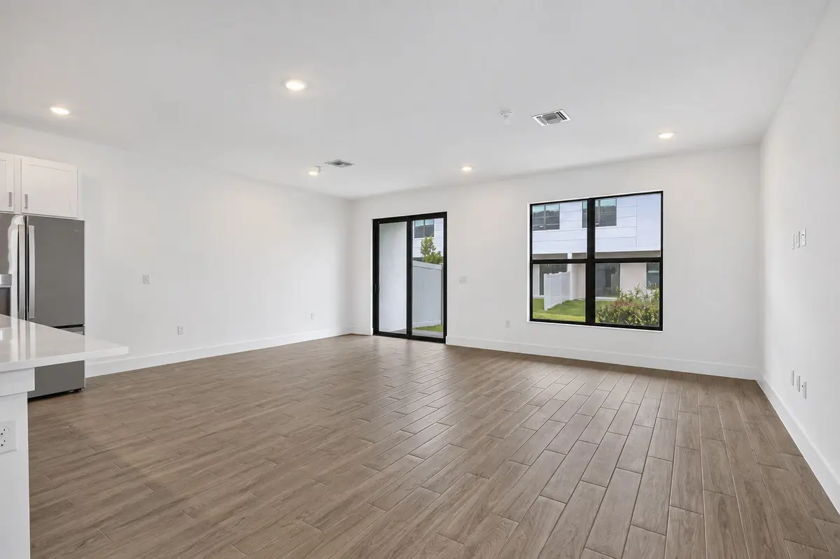 8-web-or-mls-14-print-BS1A2270_fixed at 1204 National Street, Wellington