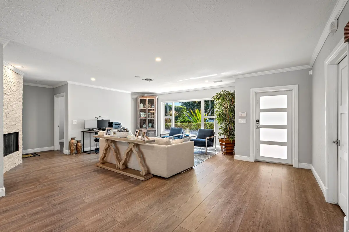 FOYER_ANGLE at 1425 NW 2nd Avenue, Delray Beach