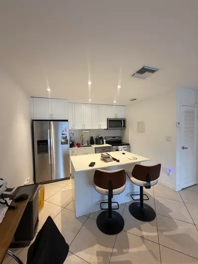 2715 TIGERTAIL Avenue 103, Miami – Condominium for rent