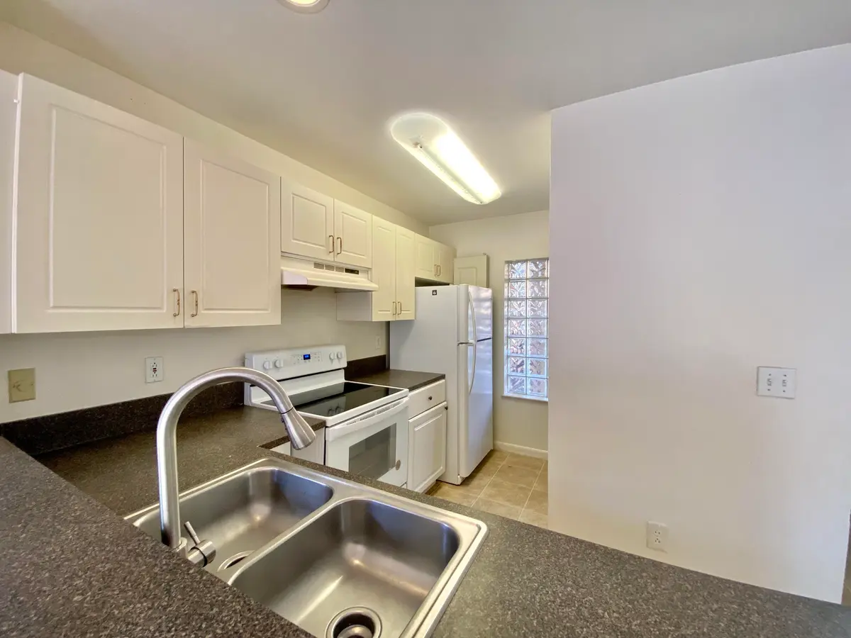 4839 Via Palm Lk #1108 - Kitchen at 4839 Via Palm Lakes 1108, West Palm Beach