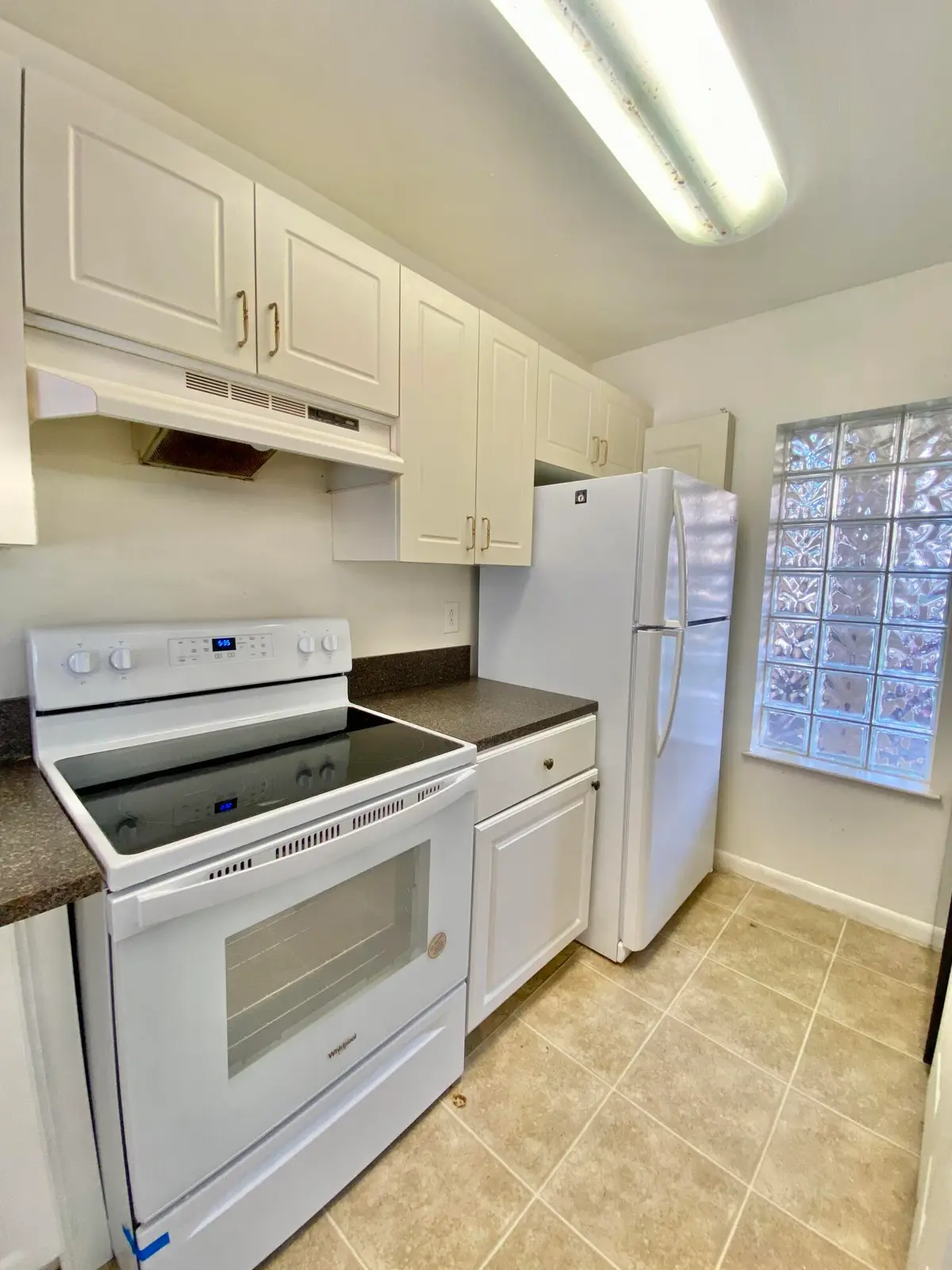 4839 Via Palm Lk #1108 - Kitchen at 4839 Via Palm Lakes 1108, West Palm Beach
