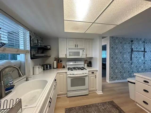 Kitchen at 10881 Magnolia Street, Palm Beach Gardens