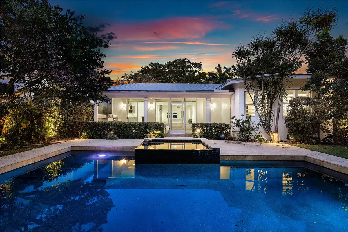 Photo 1 at 521 NE 8th Avenue, Fort Lauderdale