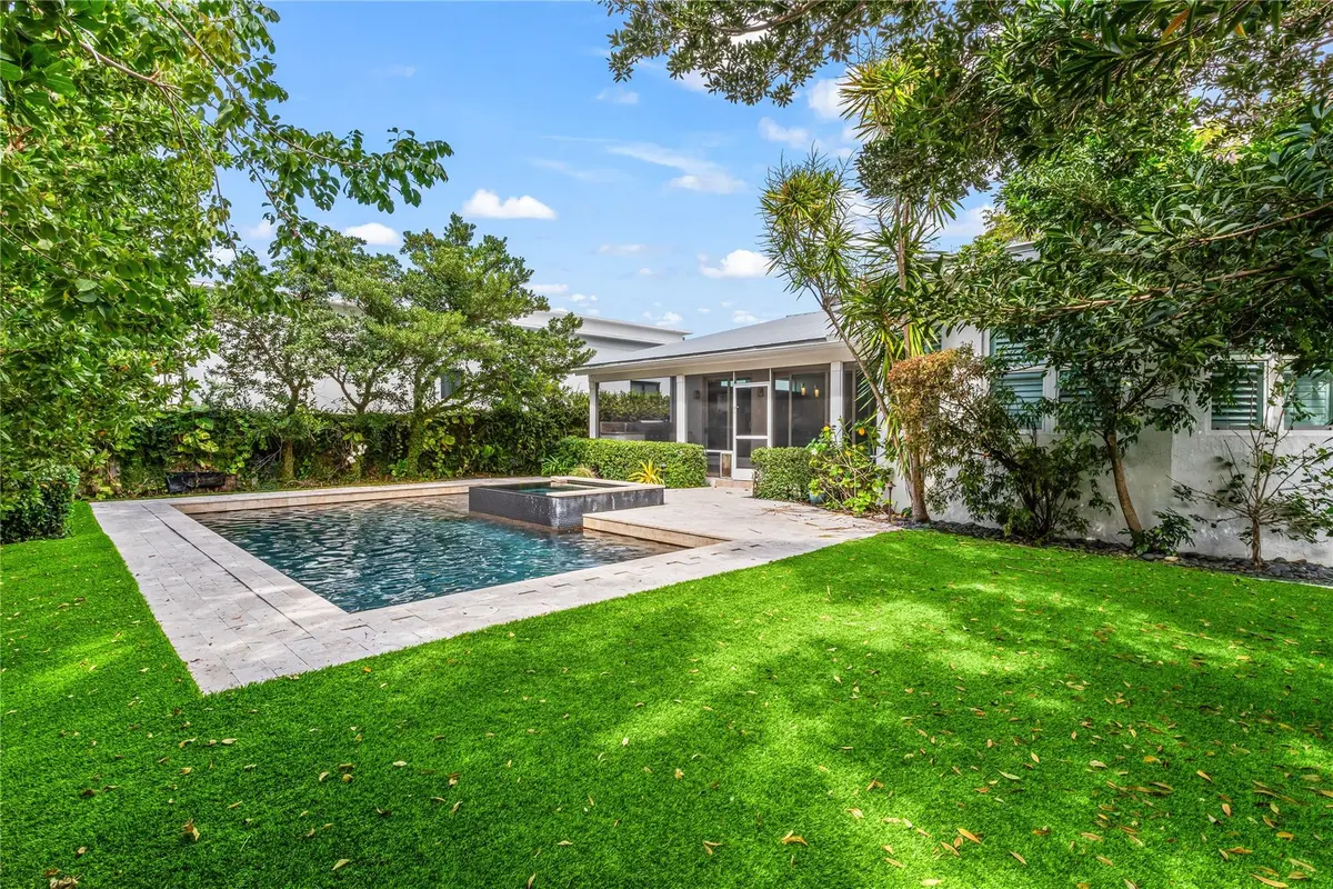 Photo 2 at 521 NE 8th Avenue, Fort Lauderdale