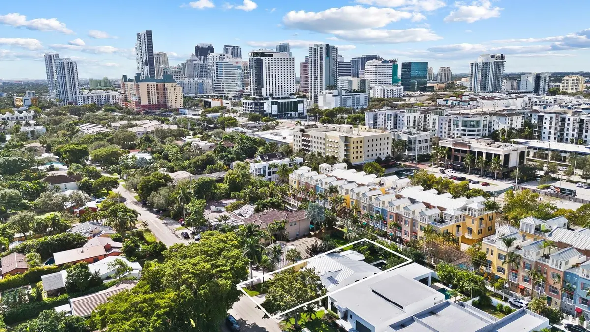 Photo 4 at 521 NE 8th Avenue, Fort Lauderdale