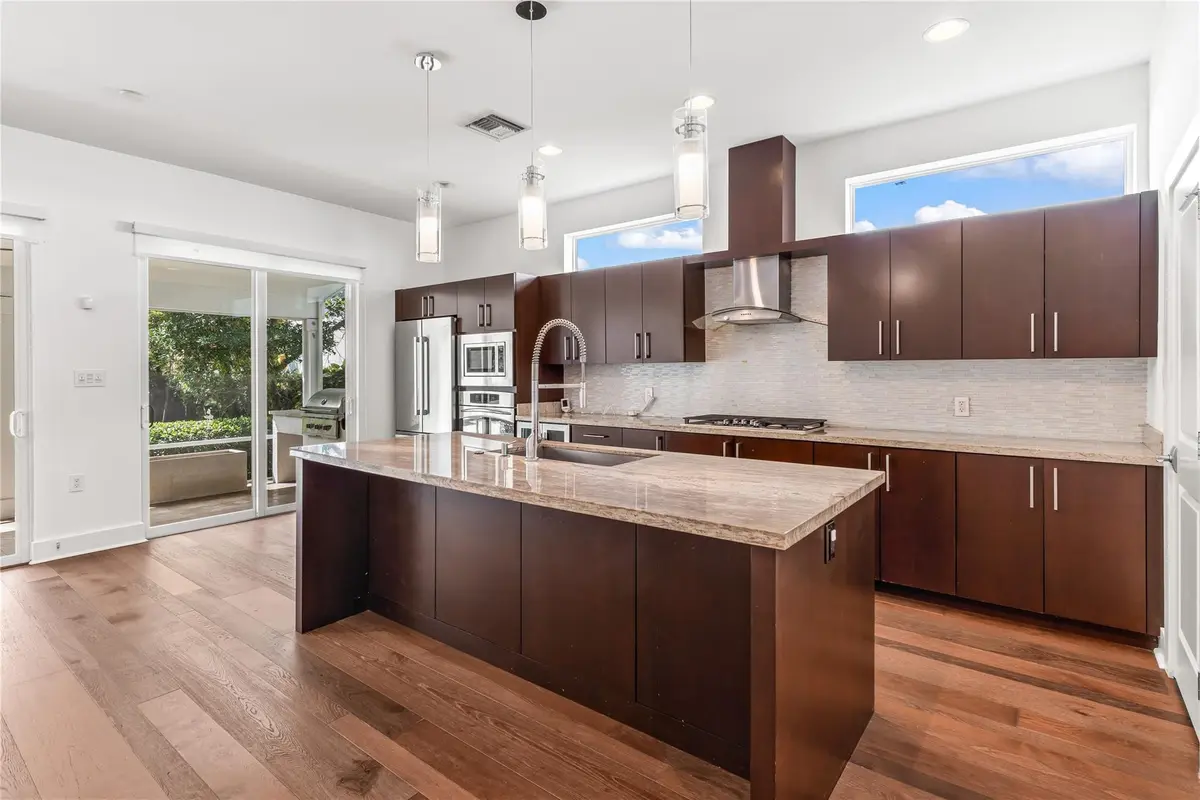 Photo 8 at 521 NE 8th Avenue, Fort Lauderdale