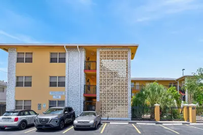 744 NE 14th Avenue 21, Fort Lauderdale – Condominium for rent
