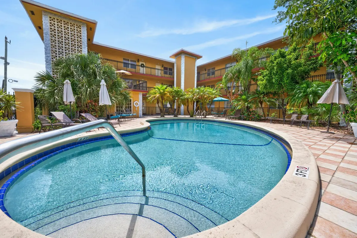 Pool at 744 NE 14th Avenue 21, Fort Lauderdale