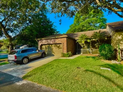 6603 STRATFORD Drive, Parkland – Villa for rent