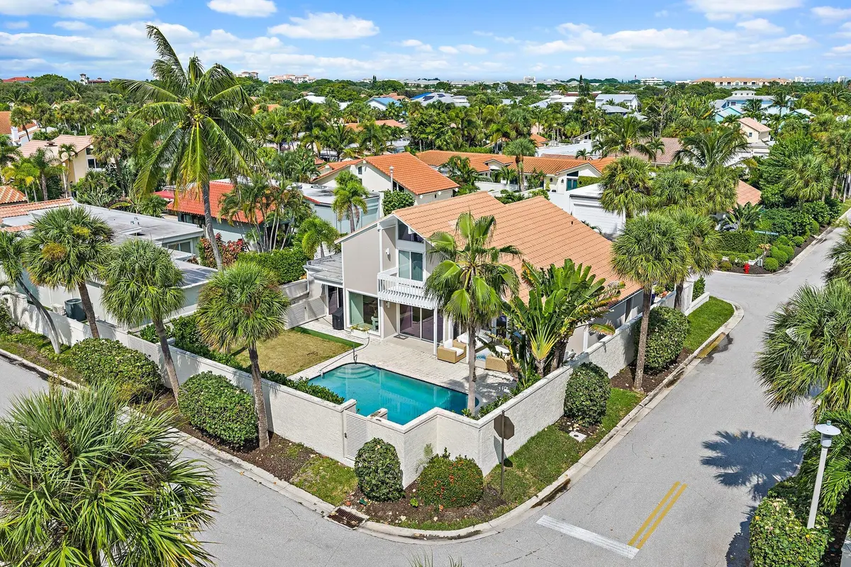 Privacy Fenced at 101 W Tarpon Lane, Jupiter