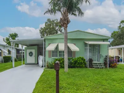 187 W Caribbean, Port St. Lucie – Manufactured Home for sale