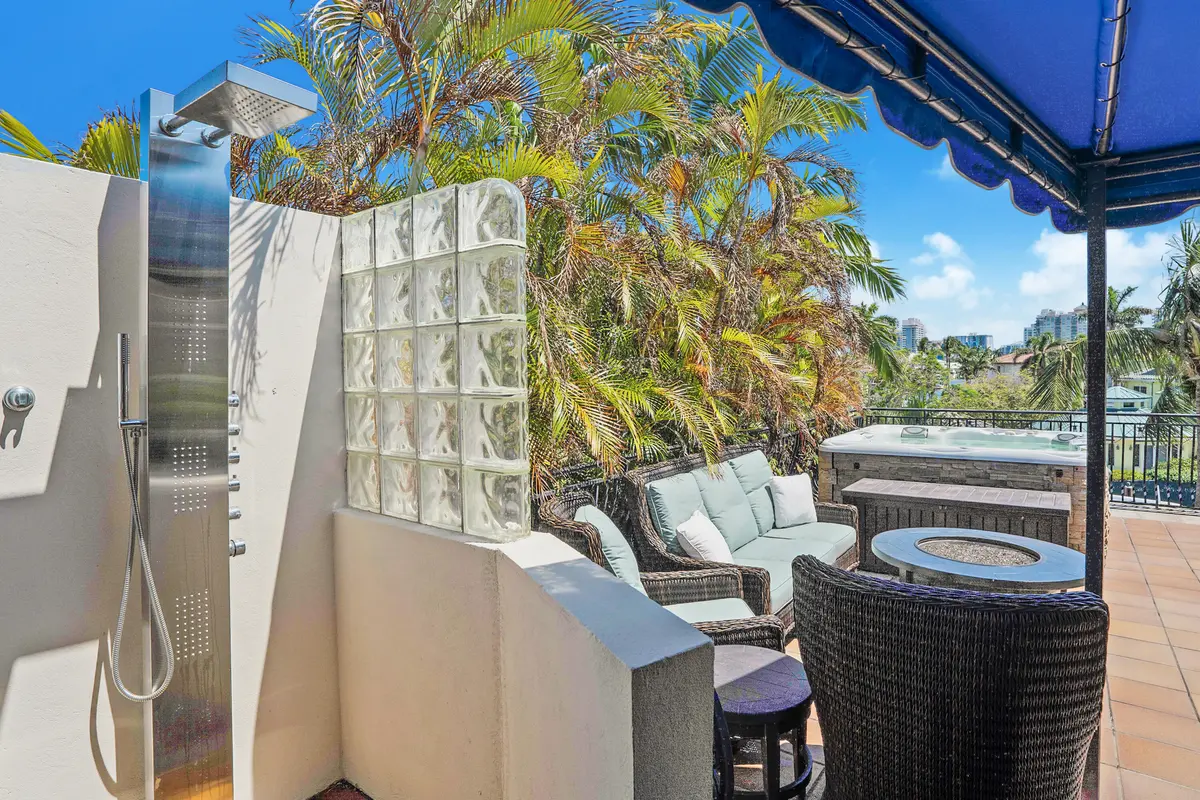 3-rd floor rooftop terrace at 2744 NE 14th Street, Fort Lauderdale