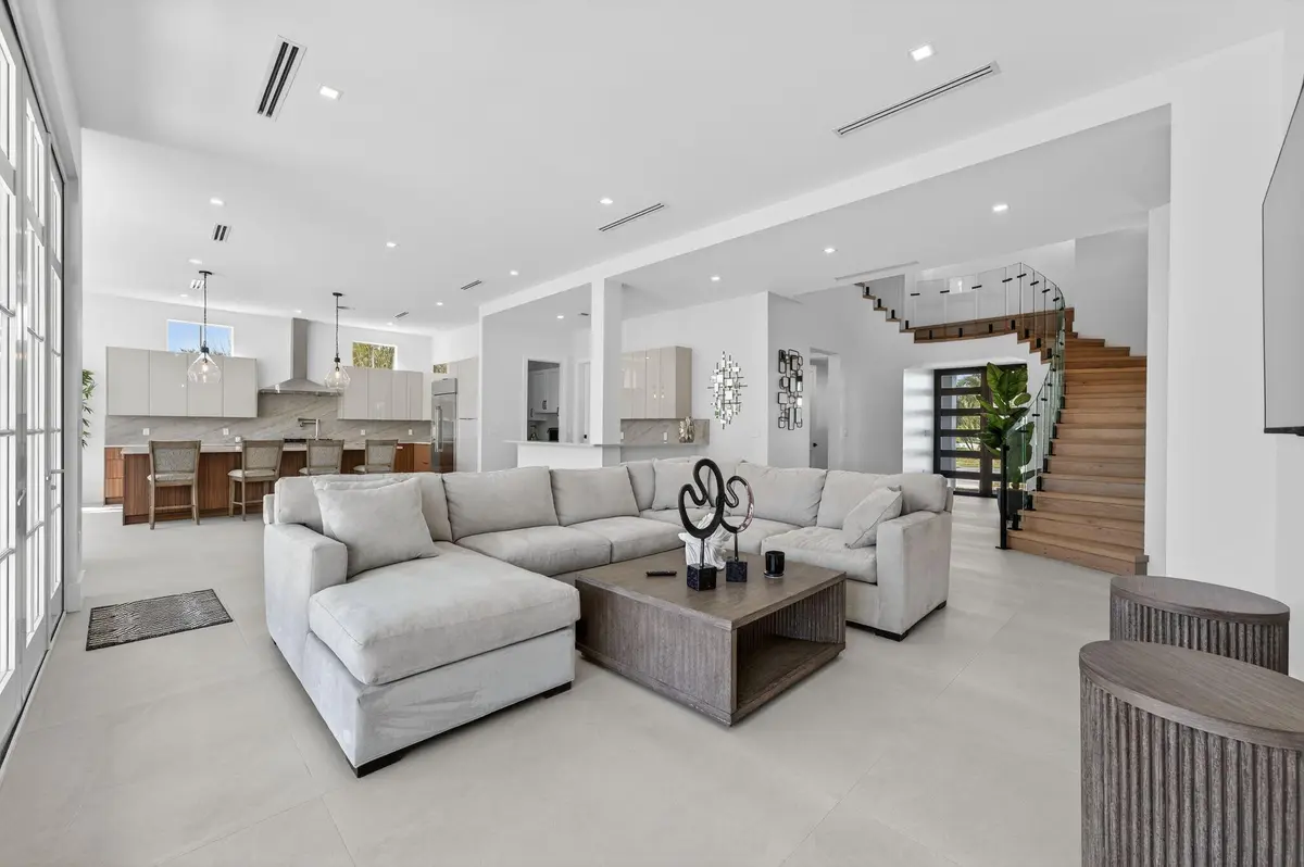 12-web-or-mls-DSC06234 at 310 SE 9TH Court, Pompano Beach
