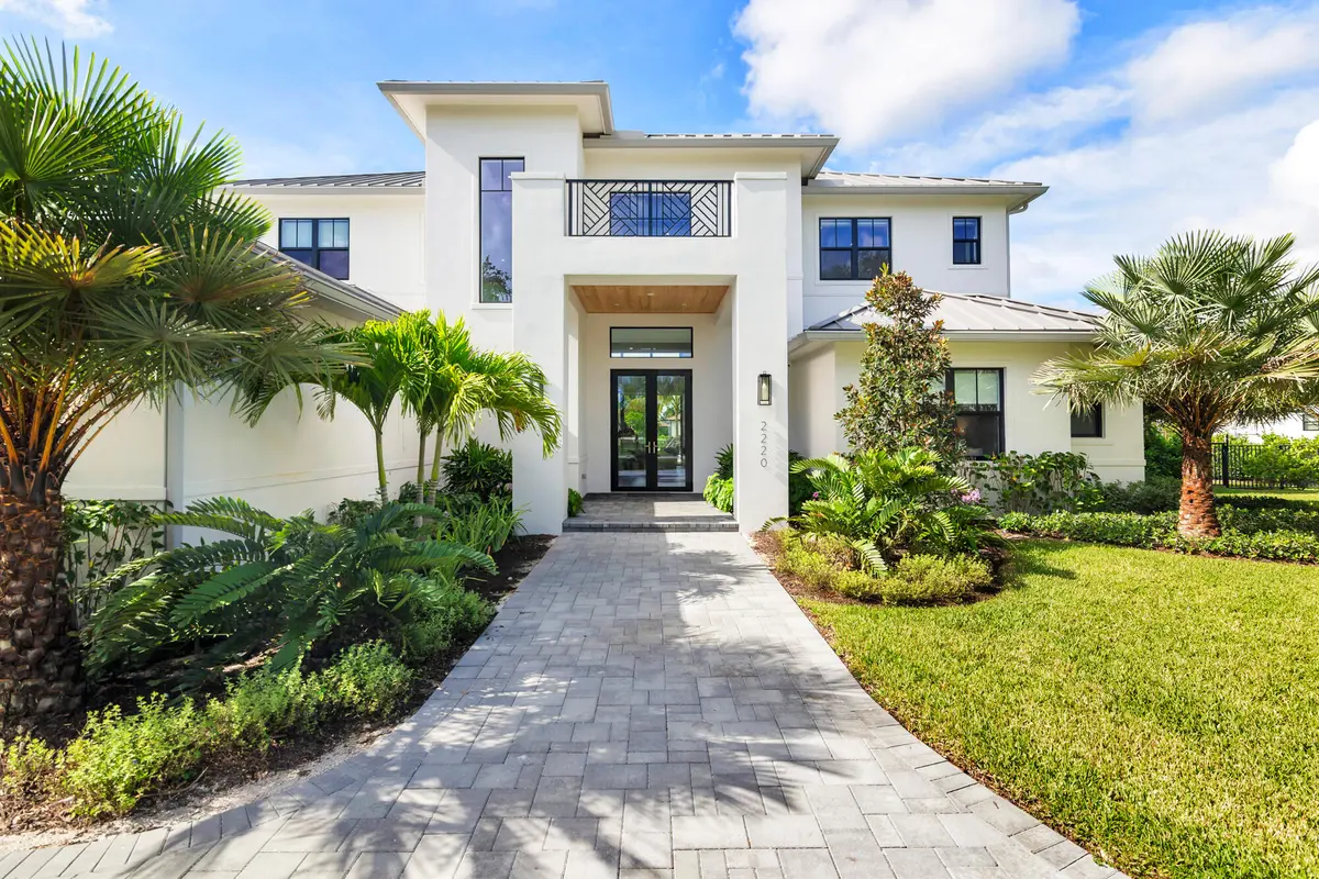 low-8 at 2220 GREENBRIAR Boulevard, Wellington