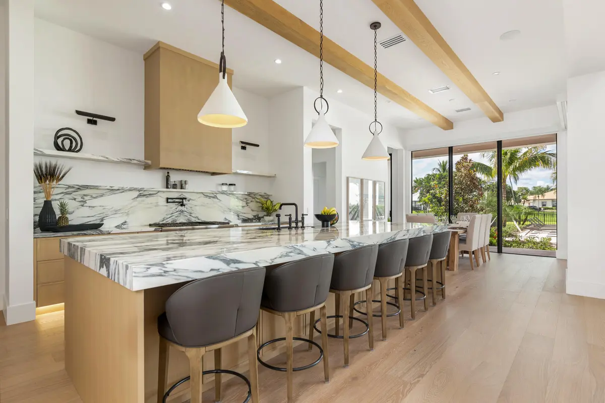 low-16 at 2220 GREENBRIAR Boulevard, Wellington