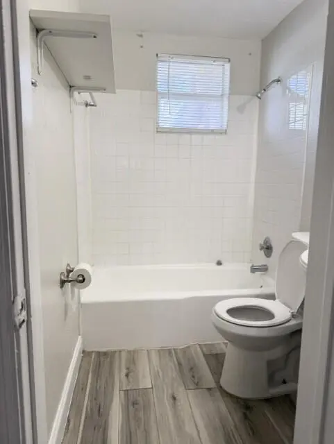 sapo 1 bathroom at 1200 N Sapodilla Avenue 1, West Palm Beach