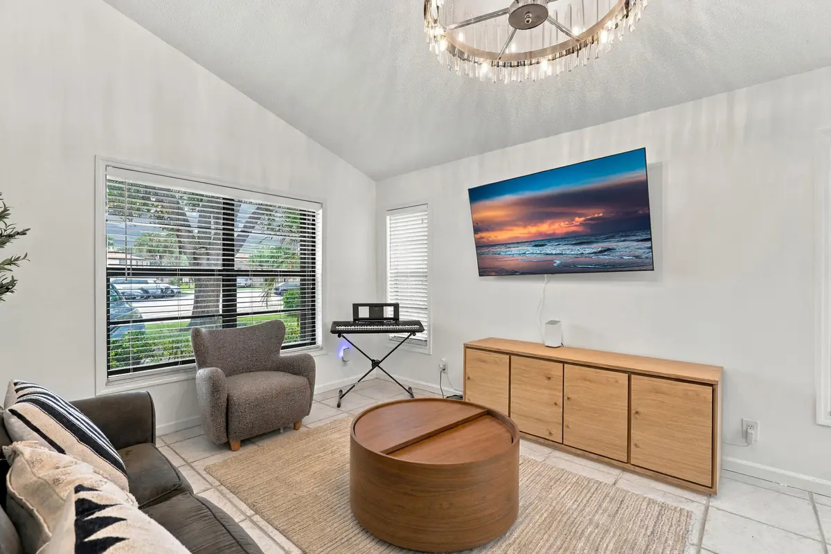 12_1z3a0700 at 4475 Willow Pond Road A, West Palm Beach