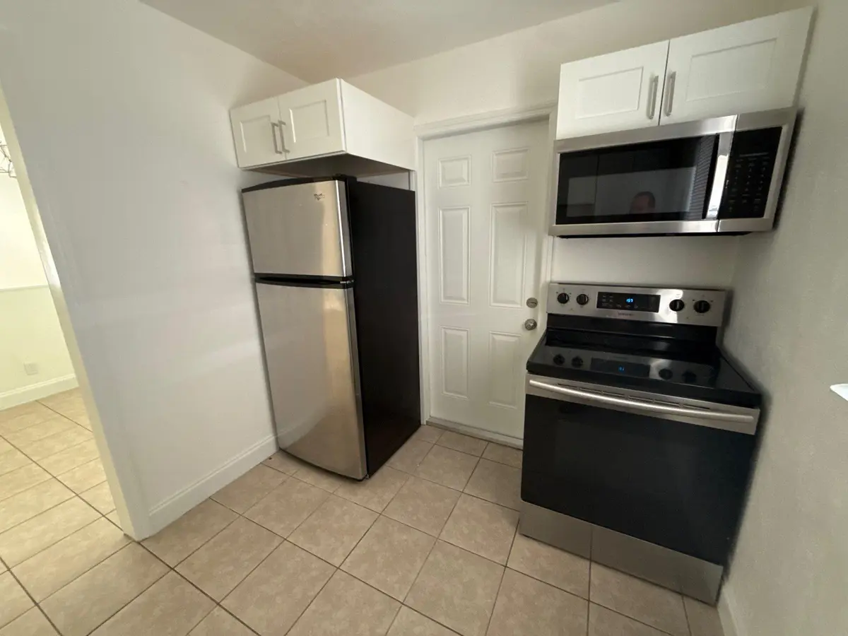 5f5b6387-d471-4515-b772-1f5468883d53 at 429 SE LAKE Street, Stuart