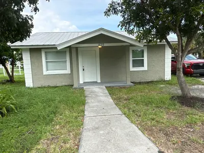 429 SE LAKE Street, Stuart – Single Family Residence for rent