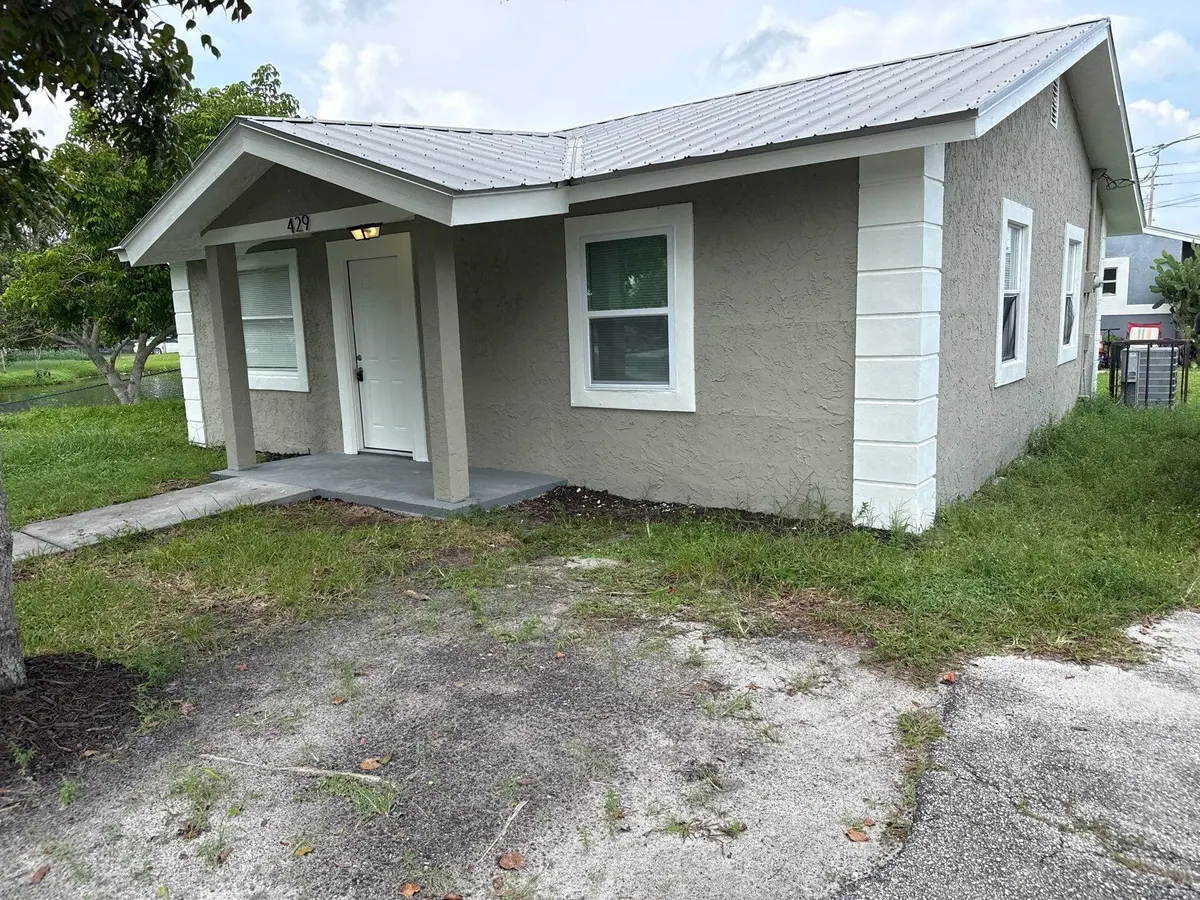 bab4b3ad-7232-4bde-a96b-21dafd285af1 at 429 SE LAKE Street, Stuart