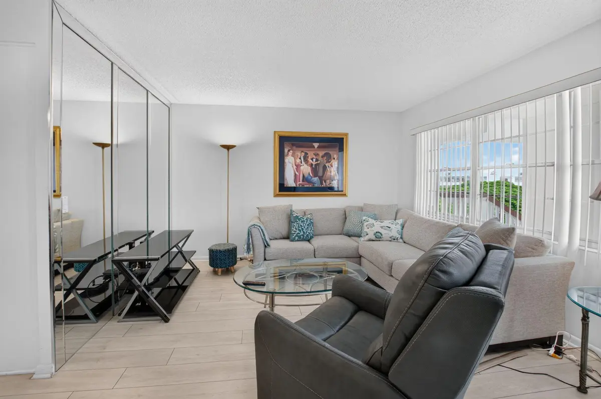 7-web-or-mls-DSC_8269 at 4071 CORNWALL D, Boca Raton
