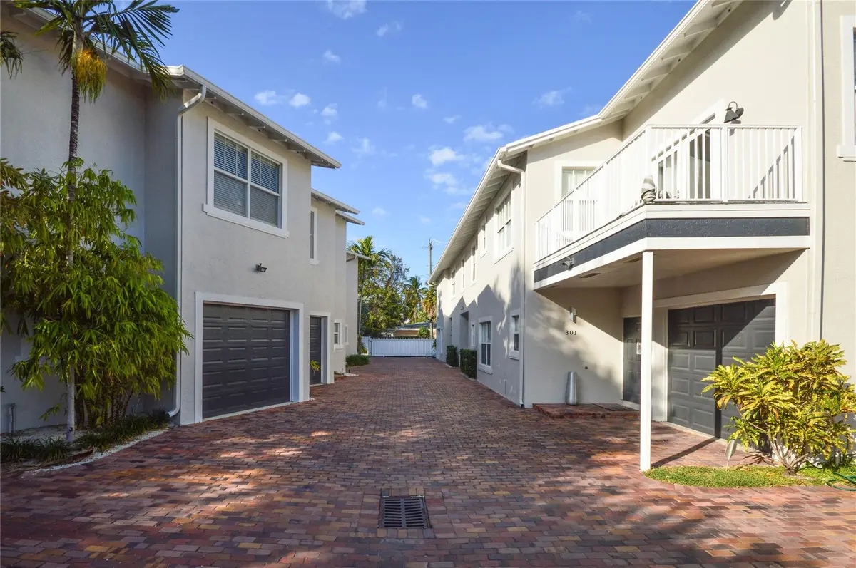 Photo 1 at 271 SE 22nd Street, Fort Lauderdale