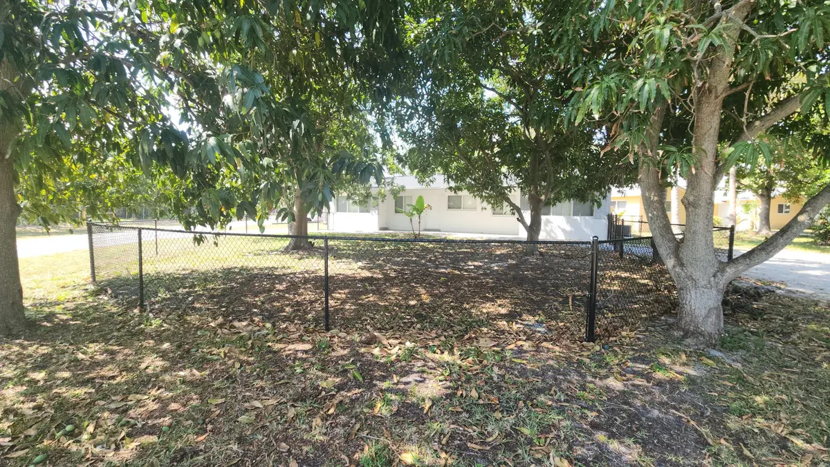Front at 198 SE 27th Court W, Boynton Beach