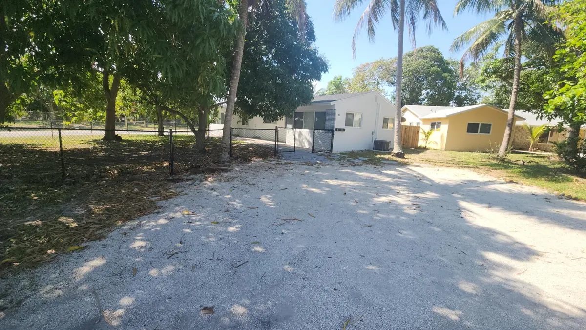 parking at 198 SE 27th Court W, Boynton Beach