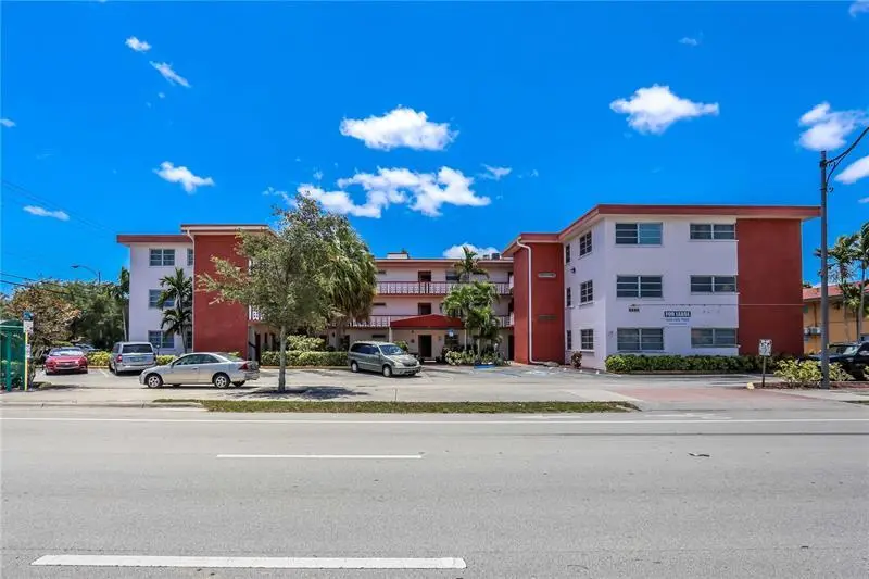 4800 Hollywood Boulevard 1F, Hollywood, FL – photo 1
