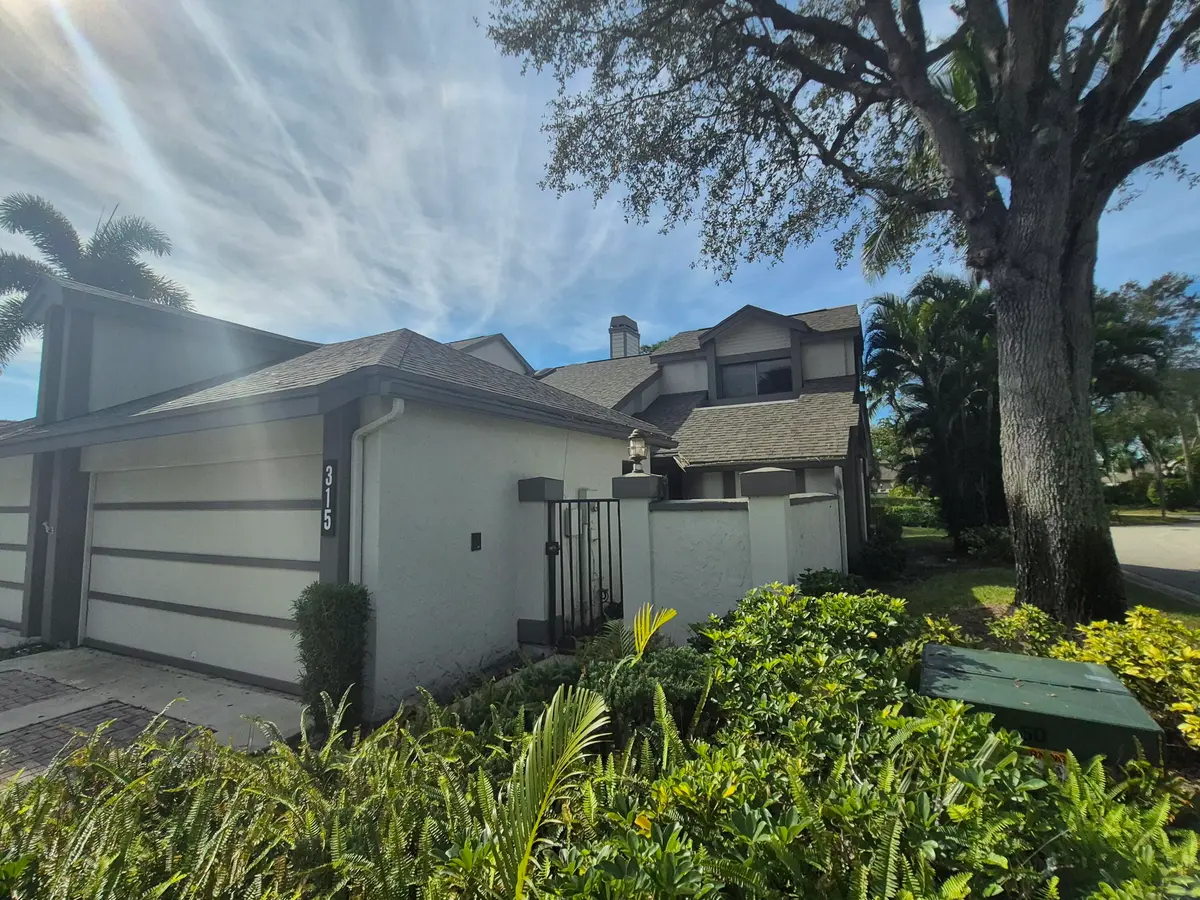 20250129170135172528000000-o at 315 LANDINGS Boulevard, Greenacres