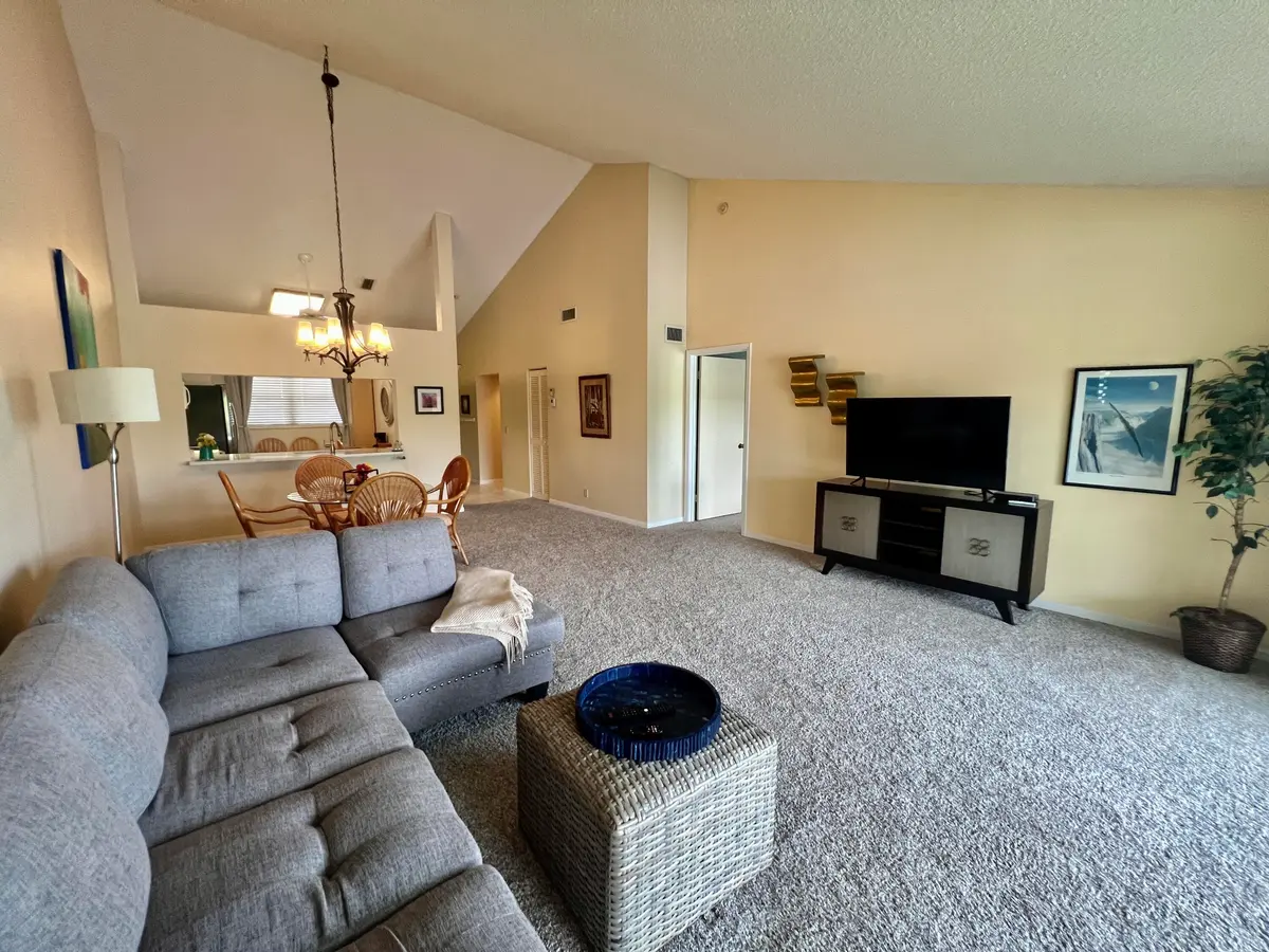 Comfy and elegant at 6944 BRIARLAKE Circle 201, Palm Beach Gardens