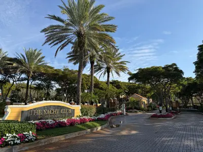 123 Yacht Club Way 111, Hypoluxo – Townhouse for sale