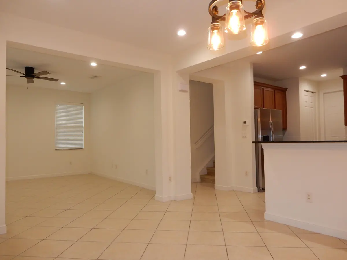 dining room at 661 Corte Madera Lane 2, West Palm Beach