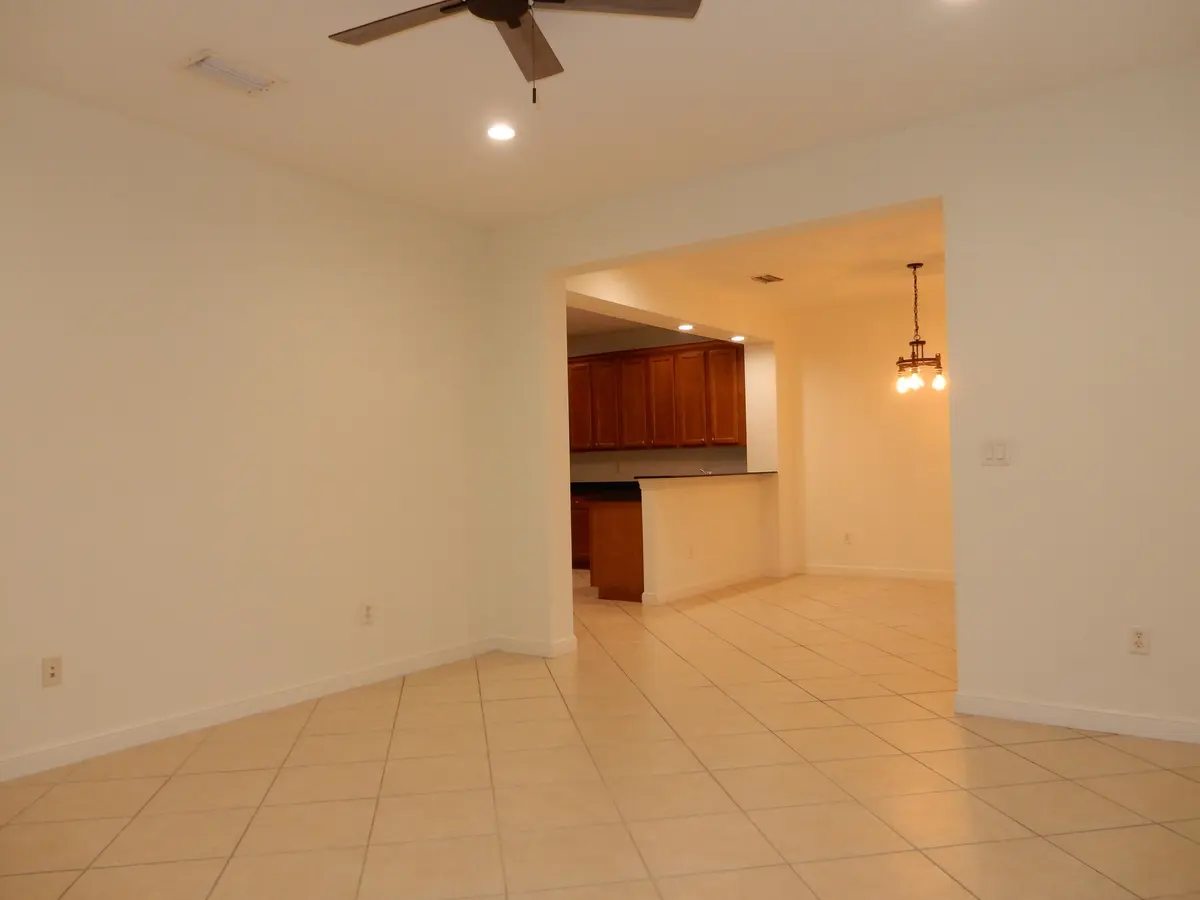 living room at 661 Corte Madera Lane 2, West Palm Beach