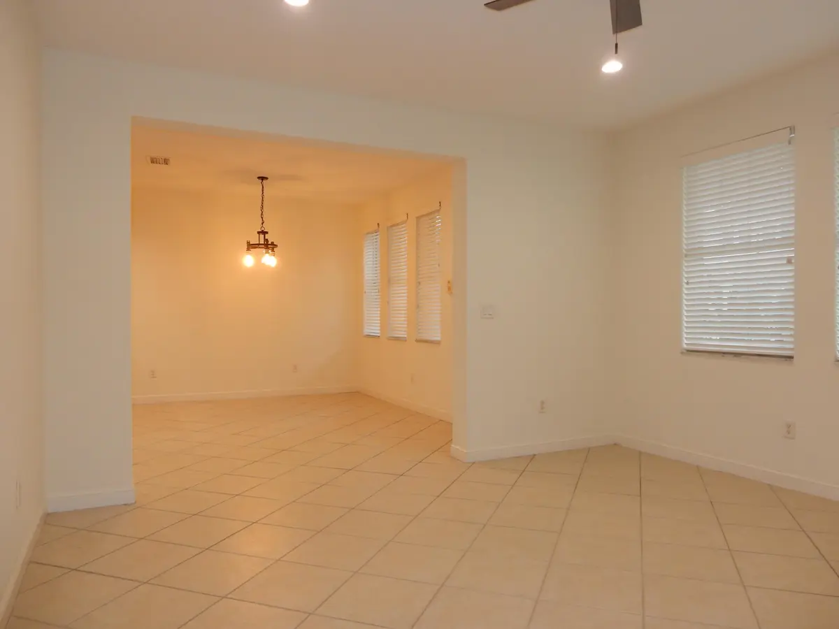 living room at 661 Corte Madera Lane 2, West Palm Beach